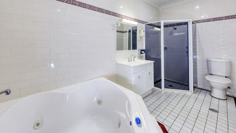 Suite, Jetted Tub | Bathroom | Shower, free toiletries, hair dryer, towels