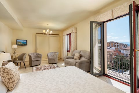 Junior Suite, 1 King Bed, Balcony | In-room safe, free WiFi, bed sheets