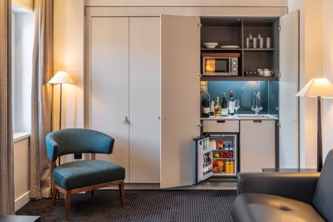 Suite | In-room safe, desk, soundproofing, iron/ironing board