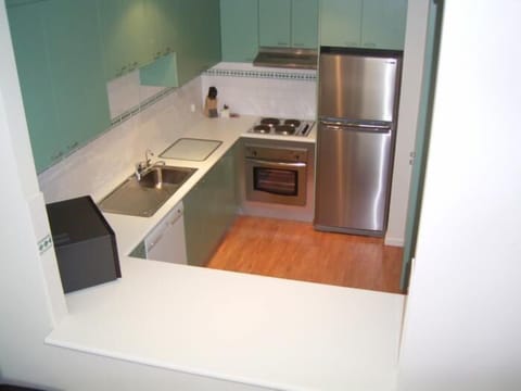 2 bedroom self contained 3 nights | Private kitchen | Full-size fridge, microwave, stovetop, coffee/tea maker