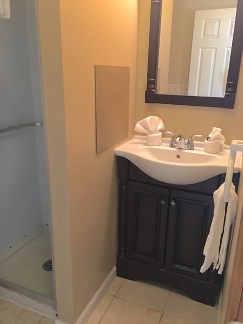 Townhome, 2 Bedrooms, Lake View | Bathroom sink