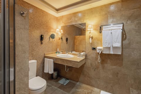 Presidential Room | Bathroom | Designer toiletries, hair dryer, bathrobes, slippers