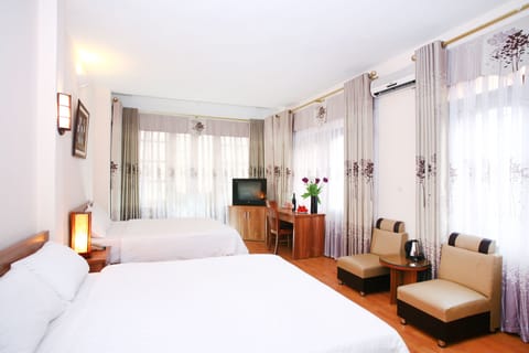 Family Room, Balcony | Desk, laptop workspace, free WiFi, bed sheets