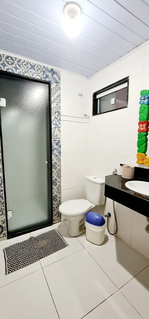 Triple Room | Bathroom | Shower, free toiletries, towels, soap