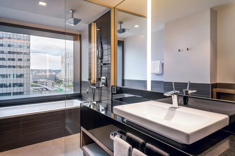 Junior Suite, 1 Bedroom | Bathroom | Free toiletries, hair dryer, bathrobes, slippers