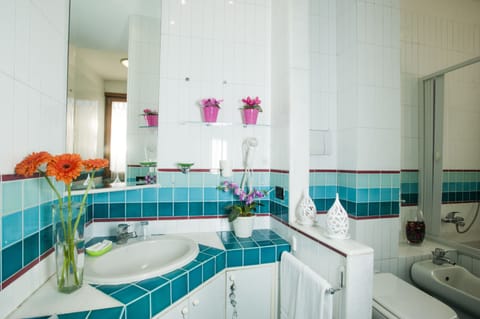 Family Room | Bathroom | Shower, rainfall showerhead, designer toiletries, hair dryer