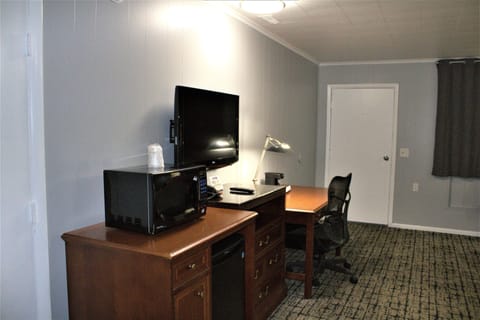 Deluxe Double Room | Blackout drapes, iron/ironing board, free WiFi, bed sheets