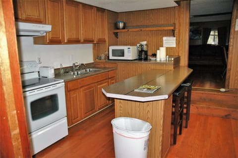 Alder Cottage Upper Unit | Private kitchen | Coffee/tea maker