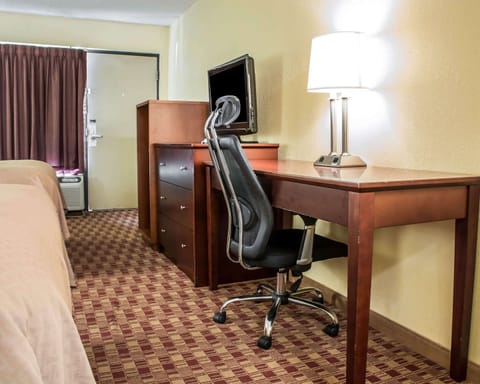 Desk, iron/ironing board, free WiFi, bed sheets