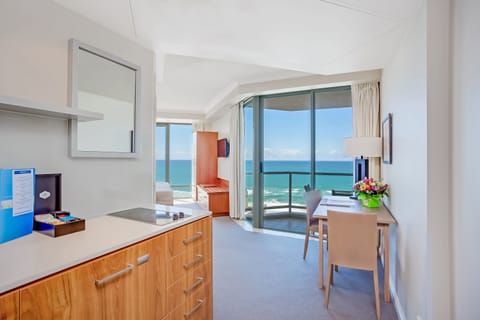 Hotel Deluxe Ocean Studio  | In-room safe, individually furnished, desk, iron/ironing board