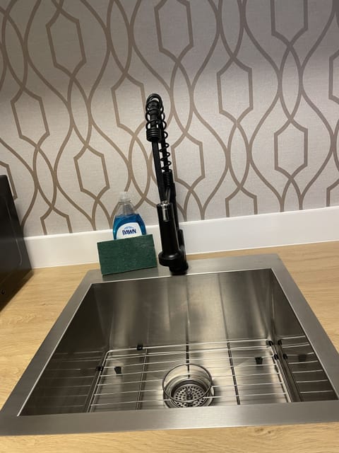 Suite, 1 King Bed, Non Smoking (Upgrade) | Private kitchen | Mini-fridge, microwave