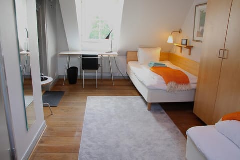 Standard Twin Room | Desk, iron/ironing board, free WiFi, bed sheets