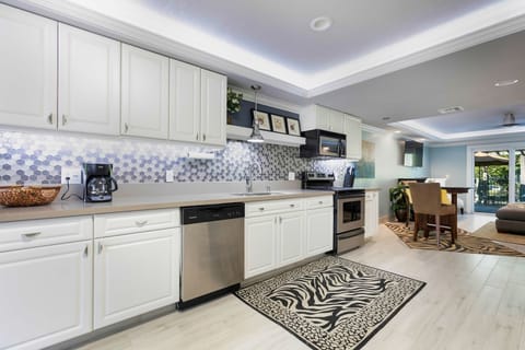 Suite, 1 Bedroom | Private kitchen | Full-size fridge, microwave, stovetop, dishwasher