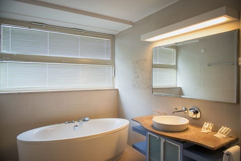 Superior Double Room | 1 bedroom, minibar, in-room safe, desk