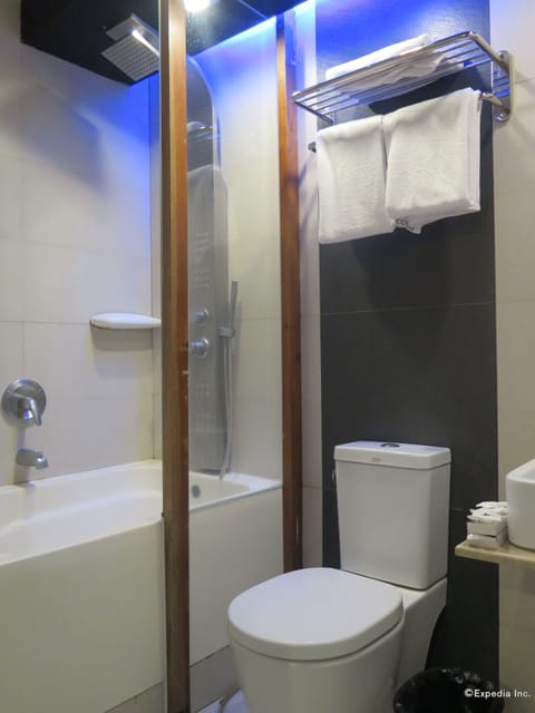 Family Suite | Bathroom | Hair dryer, slippers, bidet, towels