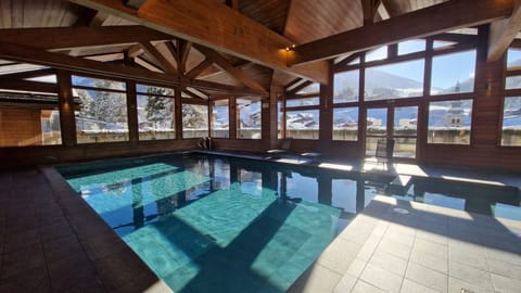 Indoor pool, sun loungers