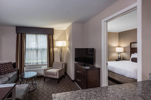 Suite, 1 Bedroom | Premium bedding, in-room safe, desk, blackout drapes