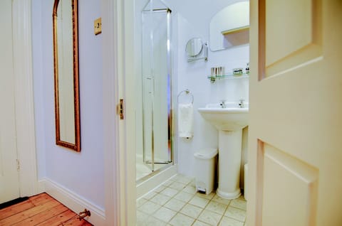 Double Room, Ensuite | Bathroom | Shower, free toiletries, hair dryer, towels