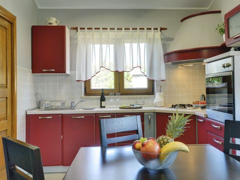 Villa | Private kitchen | Electric kettle, cookware/dishes/utensils
