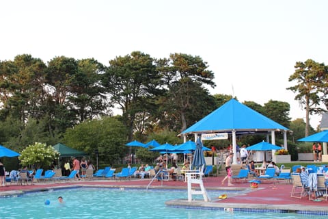 Poolside bar