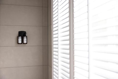 Classic Double Room | Bathroom | Shower, rainfall showerhead, eco-friendly toiletries, towels