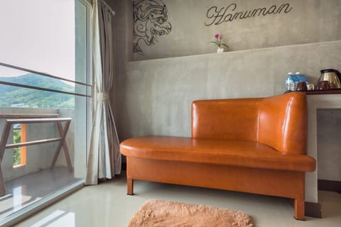 Premier Twin Room | Balcony