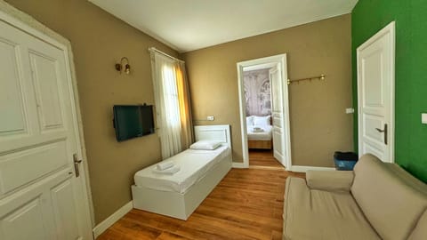 Royal Suite | Premium bedding, minibar, in-room safe, individually decorated