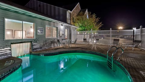 Indoor pool, outdoor pool