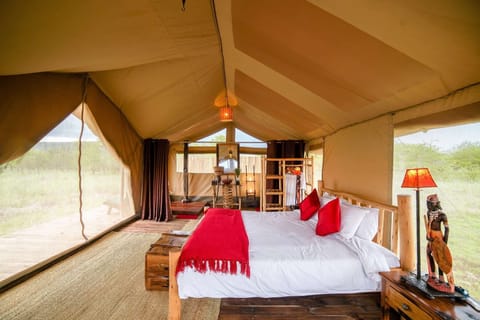 Luxury Tent | In-room safe, iron/ironing board, bed sheets