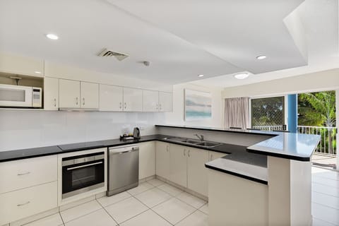 Superior Apartment, 3 Bedrooms | Private kitchen | Full-size fridge, microwave, oven, stovetop