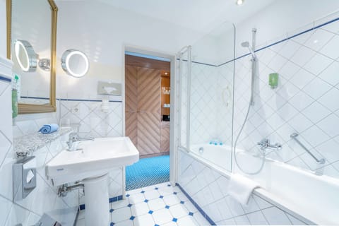 Separate tub and shower, hair dryer, towels