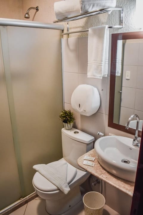 Executive Room, Garden View | Bathroom | Shower, rainfall showerhead, free toiletries, hair dryer