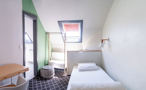 Single Room Ensuite | Desk, blackout drapes, free WiFi, bed sheets