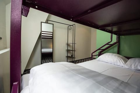 Triple (Single over Double) Room Ensuite | Desk, blackout drapes, free WiFi, bed sheets