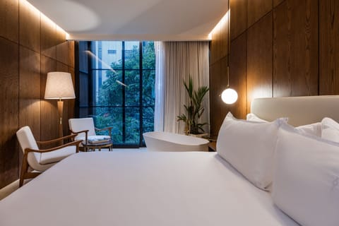 Luxury Room | Premium bedding, in-room safe, desk, laptop workspace