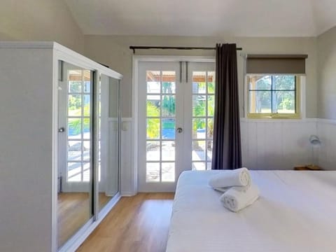 Garden View Villa | Free WiFi, bed sheets