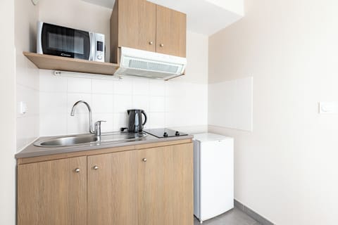 Apartment (Large) | Private kitchen | Fridge, microwave, electric kettle, highchair