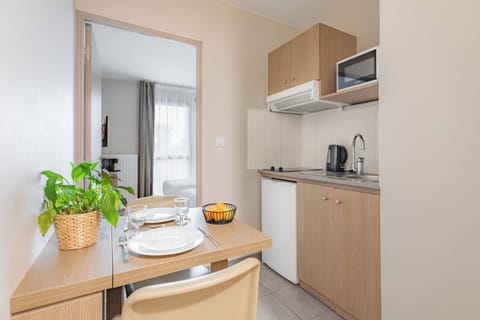 Studio | Private kitchen | Fridge, microwave, electric kettle, highchair