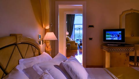 Deluxe Double or Twin Room, Terrace, Sea View | Hypo-allergenic bedding, minibar, in-room safe, desk