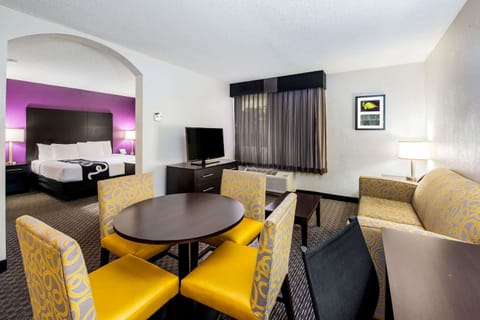 Suite, 1 King Bed, Non Smoking | Premium bedding, pillowtop beds, desk, blackout drapes