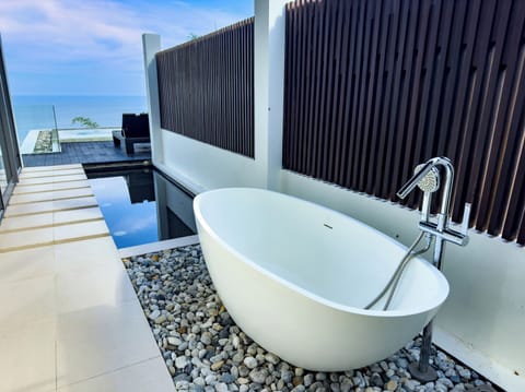 Villa, Multiple Bedrooms | Bathroom | Rainfall showerhead, free toiletries, hair dryer, bathrobes