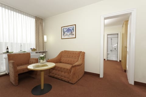 Junior Suite | Living area | Flat-screen TV