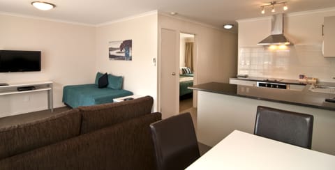 Lower Seaview Suite | Living room | 32-inch flat-screen TV with satellite channels, TV