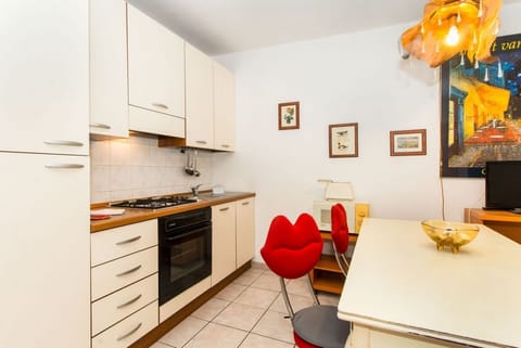 Apartment, 1 Bedroom | Private kitchen | Full-size fridge, microwave, oven