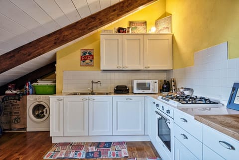 Studio | Private kitchenette | Full-size fridge, microwave, oven, dishwasher