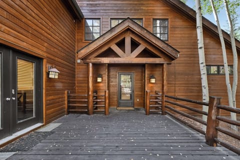 House (6 Bedrooms) | Exterior