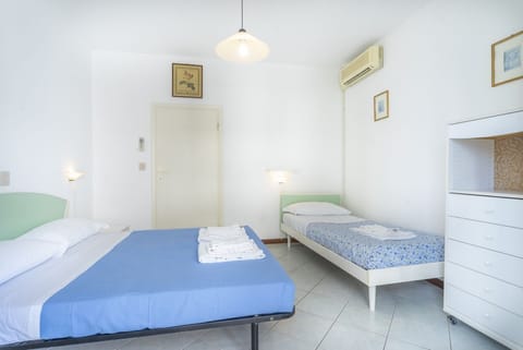 Apartment, 1 Bedroom | 1 bedroom, bed sheets
