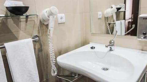 Bathtub, deep soaking tub, free toiletries, hair dryer