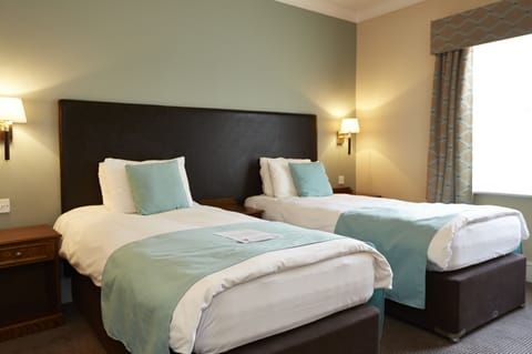 Standard Room, 2 Twin Beds | In-room safe, desk, iron/ironing board, free WiFi