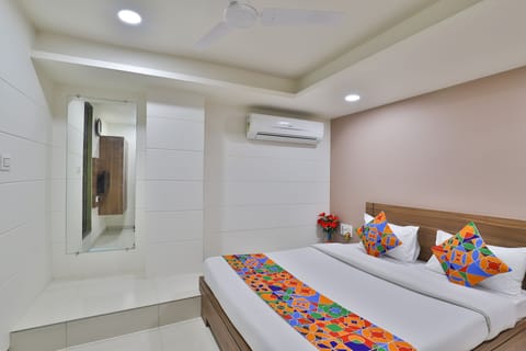 Deluxe Room (Non AC) | Free WiFi, bed sheets